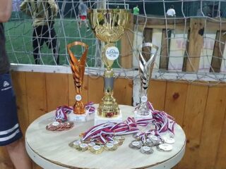 Sezona 19/20

Top 4:

1. Zlatna Buba (Naissus Tehnologije)
2. Photon Optronics
3. IT Centar
4. Fazi

Ukupno je bilo 20 ekipa:

Atomia
HTEC
Ingsoftware
Enjoying
ДОО  SOZAP Ниш
Badin Soft
Naissus Tehnologije
Fazi
IT Centar
COMING
Coworking Asocijacija Srbije
Quadrix Soft
LOGIK POSLOVNA RESENJA DOO
Photon Optronics
Dualsoft
Peaksel
Future Forward doo
Nutanix
Backslash
